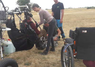 Paul en situation de handicap PMR à réaliser son rêve de voler en baptême de l'air paramoteur